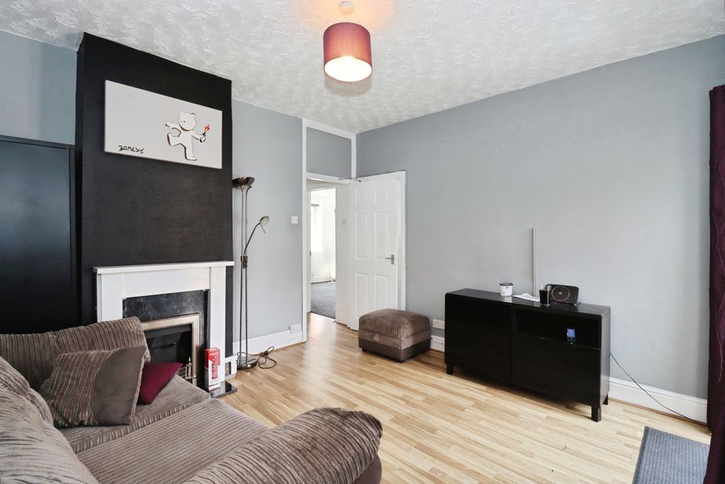 Property photo 2 of 17 Photo
