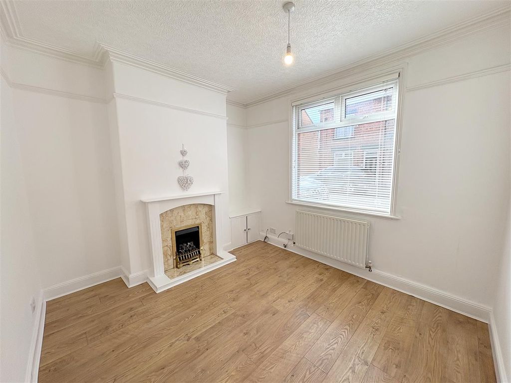 Property photo 2 of 9 Lounge