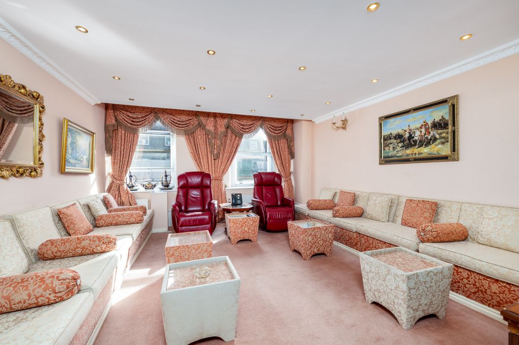 Property photo 3 of 10