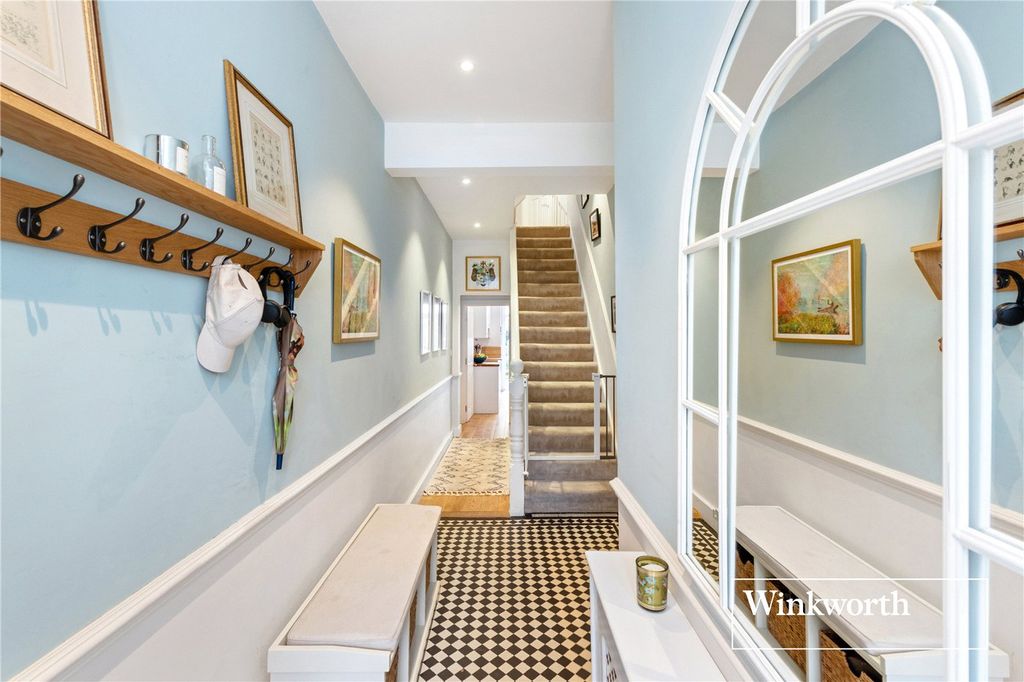 Property photo 2 of 18 Picture No. 12