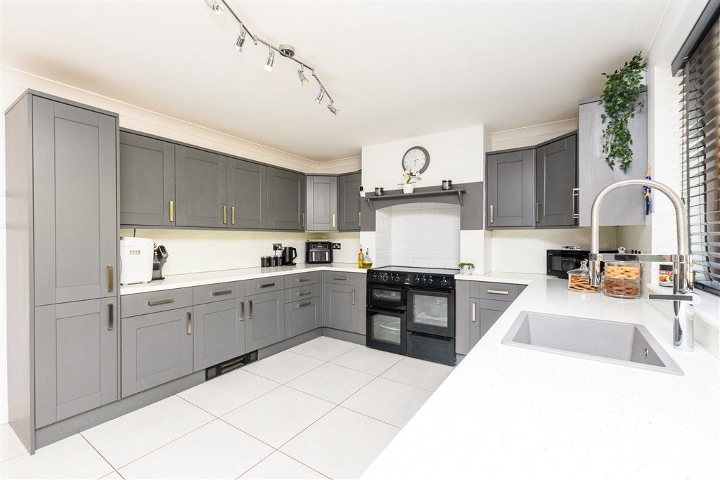 Property photo 3 of 15 Kitchen