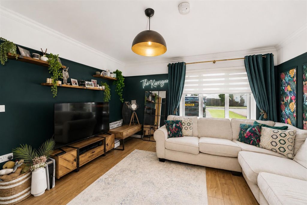 Property photo 3 of 23 10 Greenfield Crescent Dundee-4.Jpg