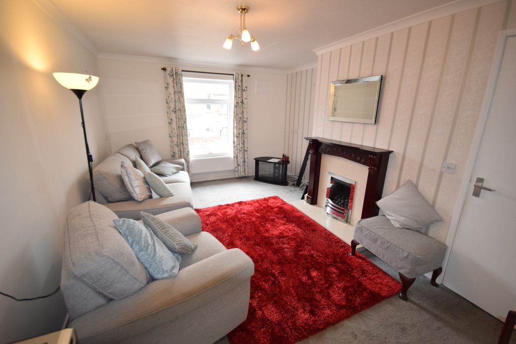 Property photo 3 of 10 Living Room