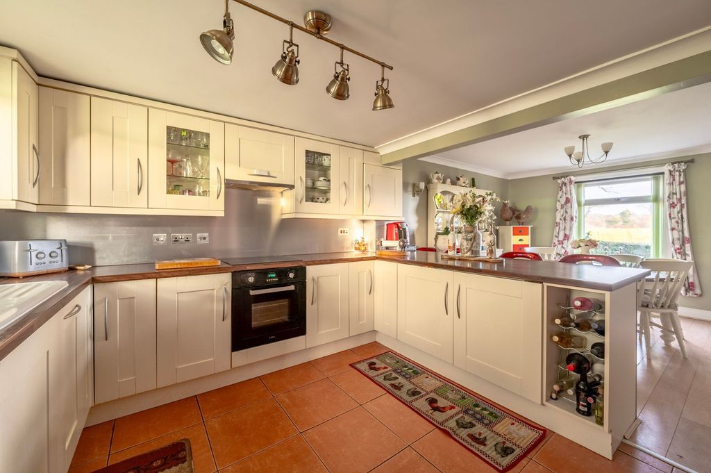 Property photo 3 of 21