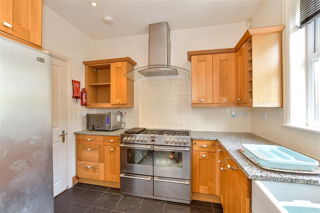 Property photo 3 of 18 Kitchen