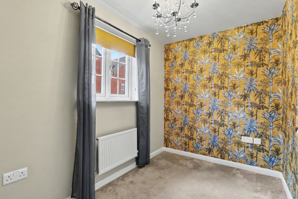 Property photo 3 of 16 Snug Or Office