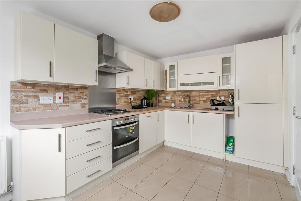 Property photo 3 of 15 Kitchen