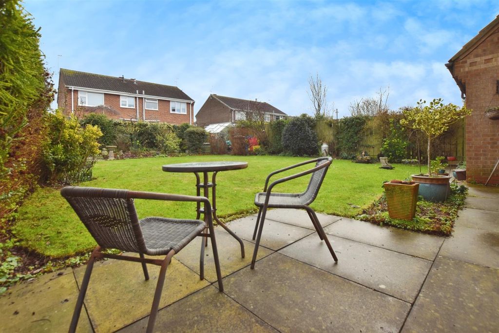 Property photo 3 of 27 061c8d75-Garden 20Chair.Jpg