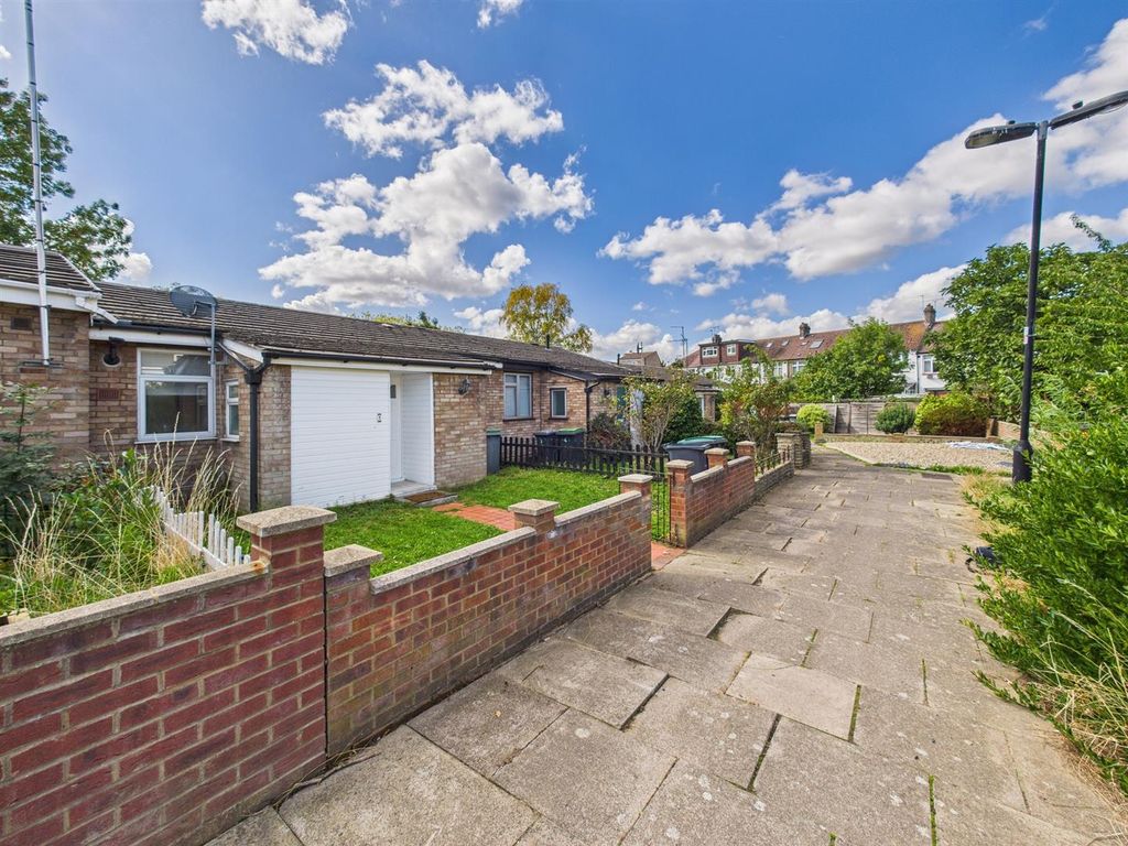 Property photo 1 of 31 Cam01358G0-Pr0184-Still045.Jpg