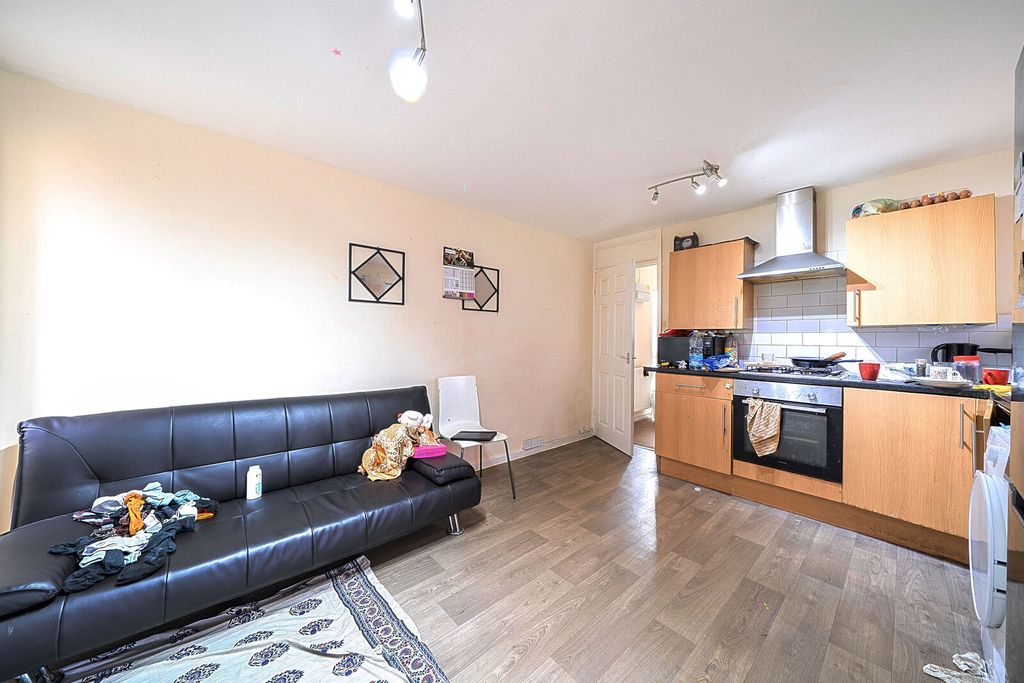 Property photo 2 of 12