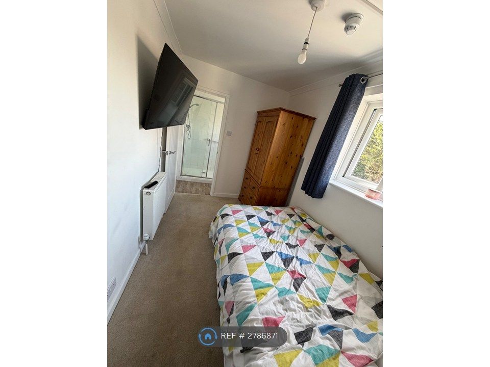 Property photo 1 of 8 Bright Double En-Suite