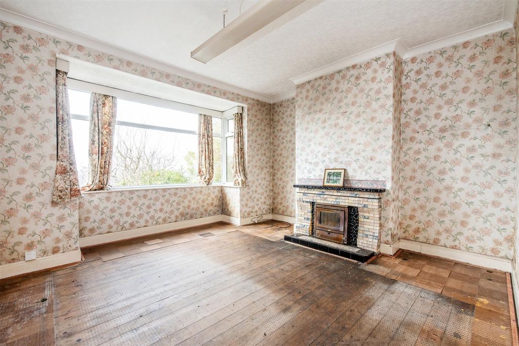 Property photo 3 of 25 Lounge