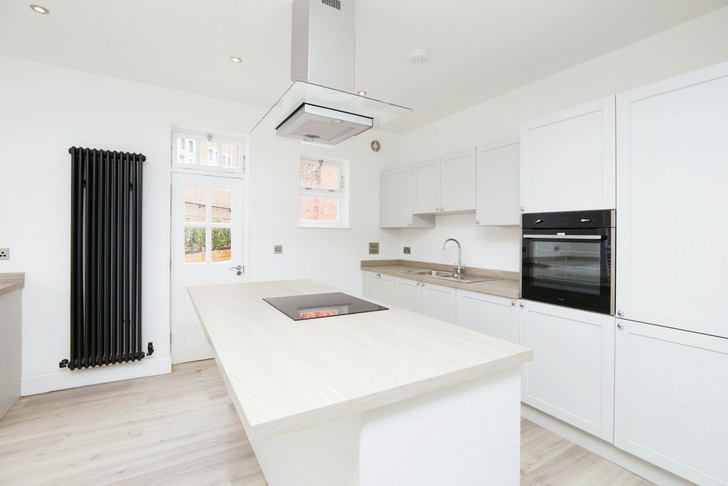 Property photo 3 of 14 Kitchen