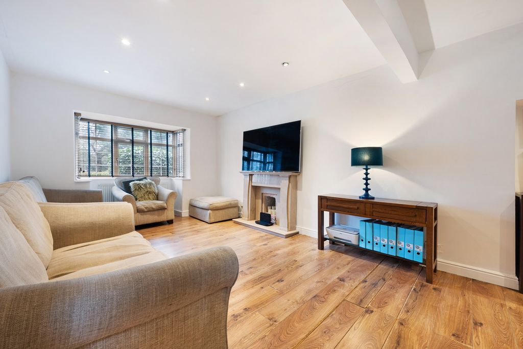 Property photo 3 of 21