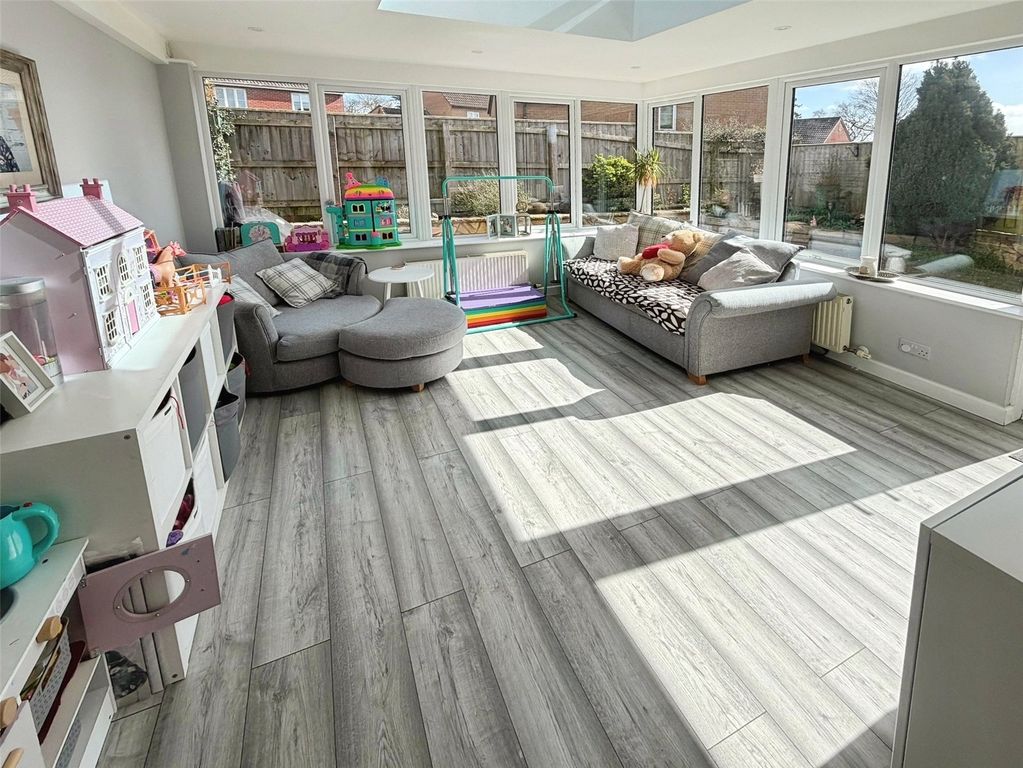 Property photo 3 of 17 Conservatory