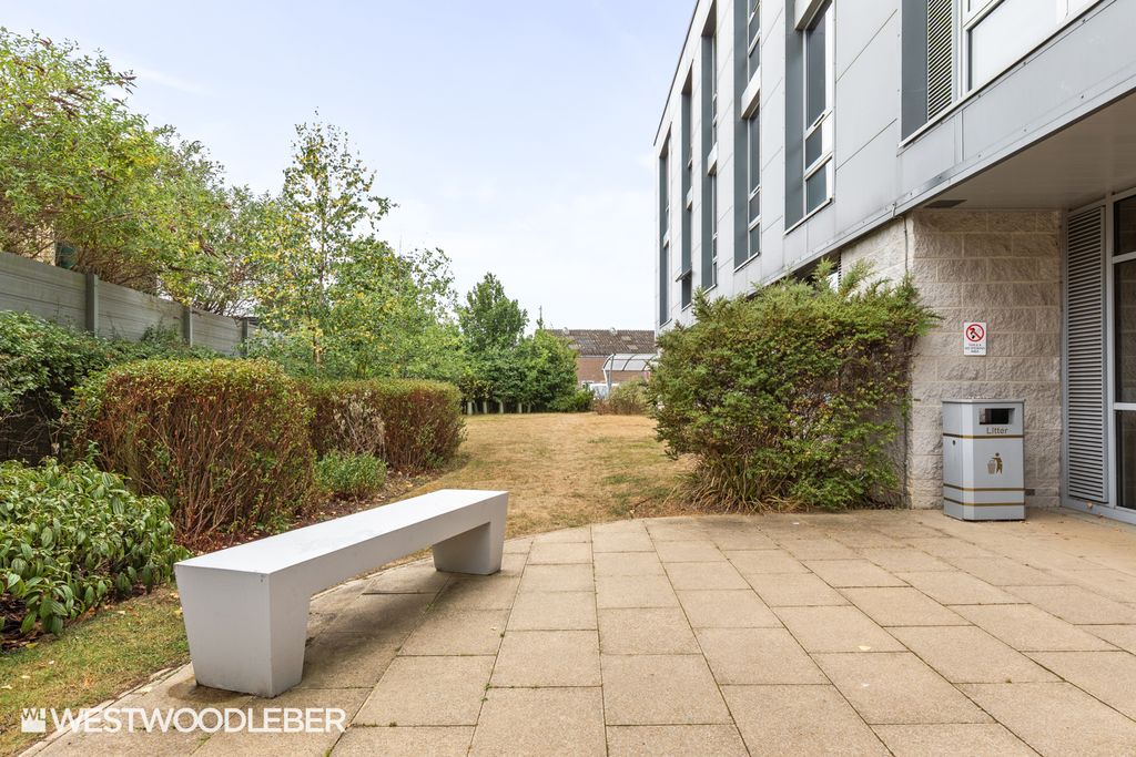 Property photo 3 of 6 Hoddesdonbusinesscentre_12
