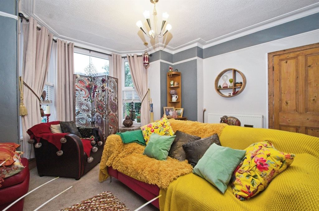 Property photo 2 of 17