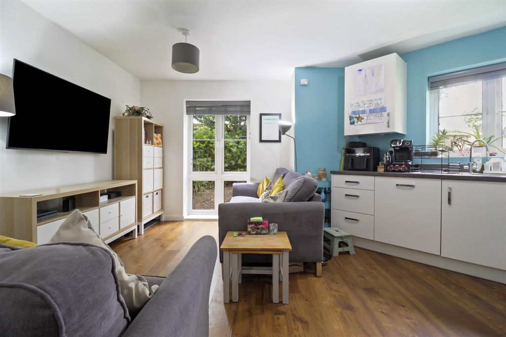 Property photo 3 of 15 Stroudley House 1-012.Jpg