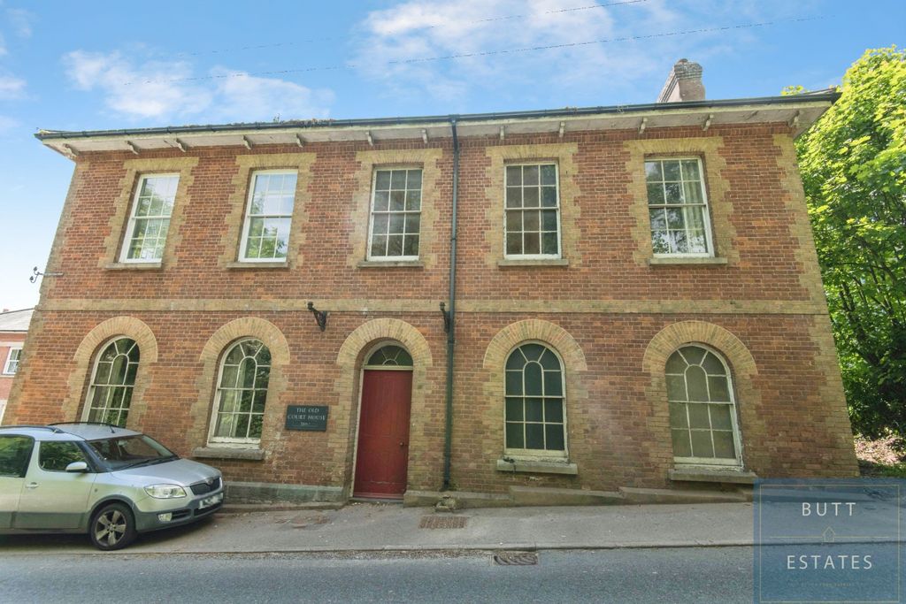 Property photo 1 of 9