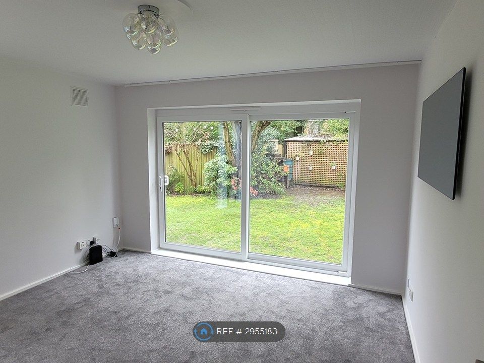 Property photo 3 of 11 Living/Dining Room