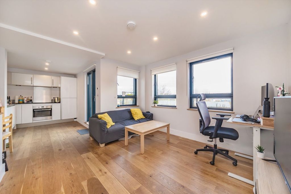 Property photo 2 of 6