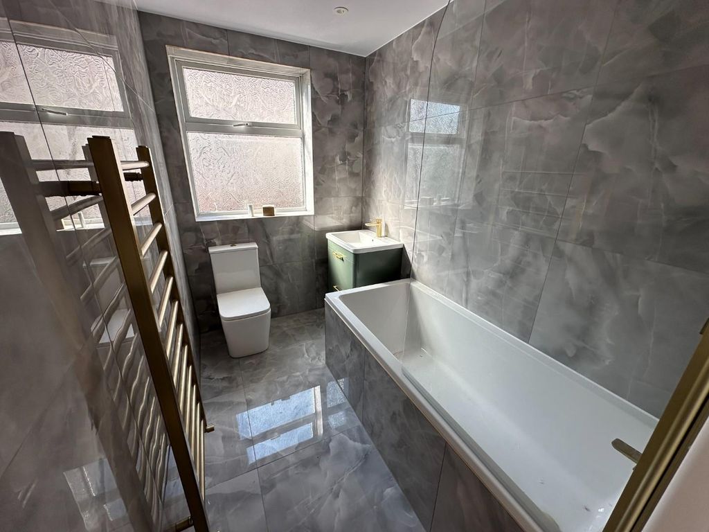 Property photo 3 of 6 Example Tiling