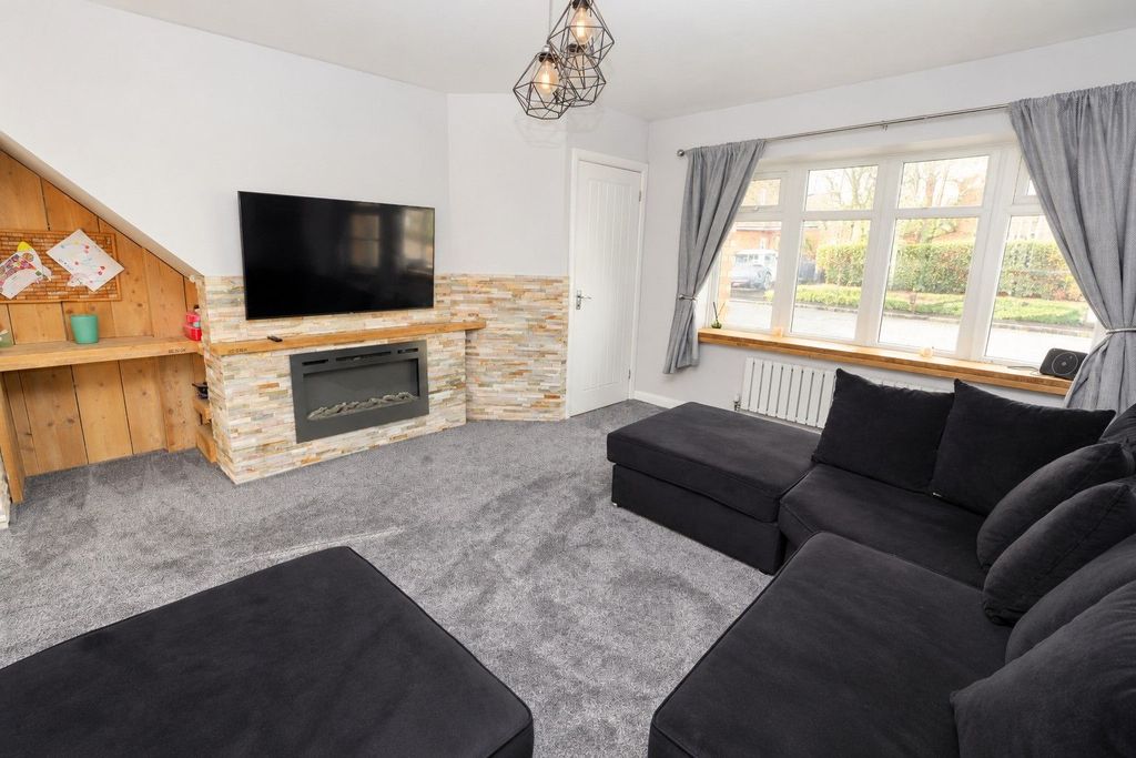 Property photo 2 of 34