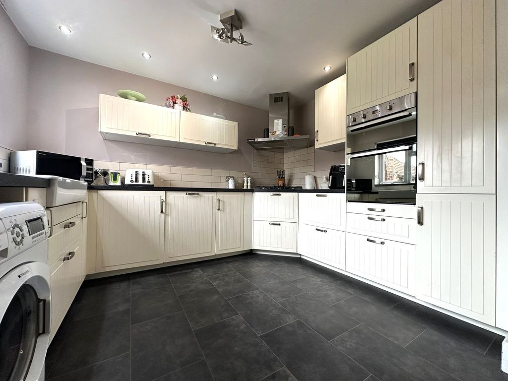 Property photo 3 of 38 Kitchen