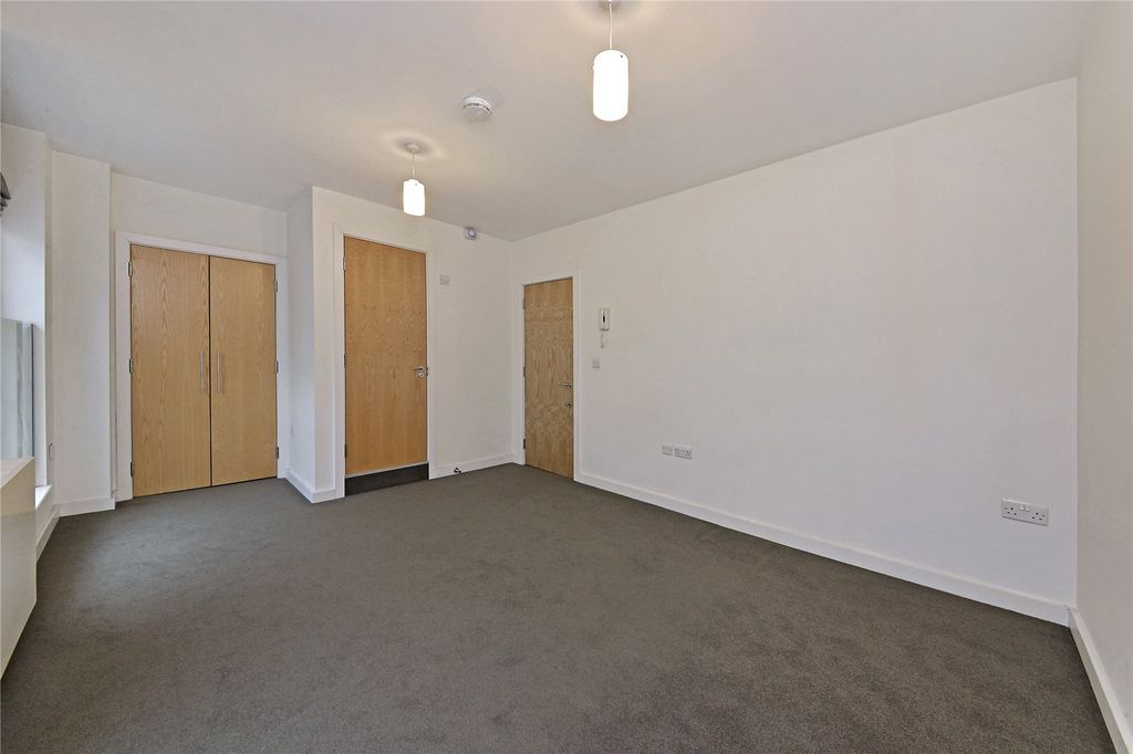 Property photo 1 of 6 Studio