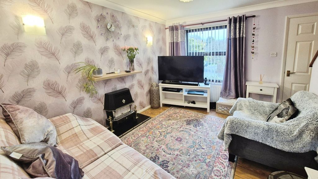 Property photo 3 of 14 Lounge