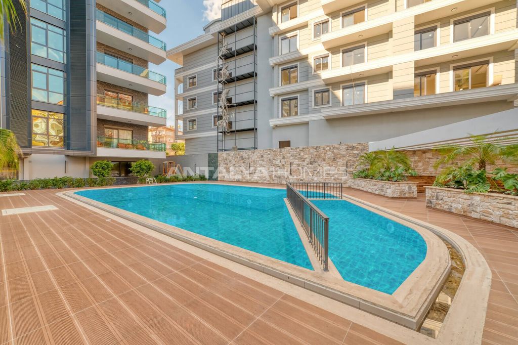 Property photo 1 of 32