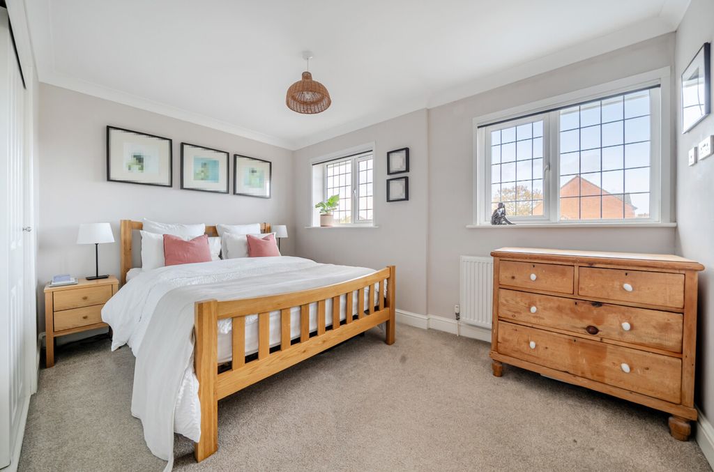 Property photo 3 of 14 1384605-12-692Edd...
