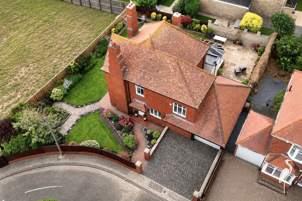 Property photo 3 of 58