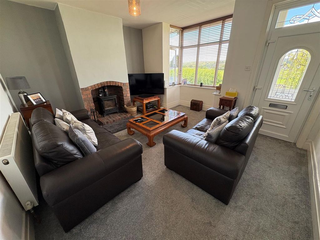 Property photo 2 of 27