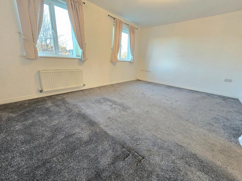 Property photo 3 of 16 Living Room