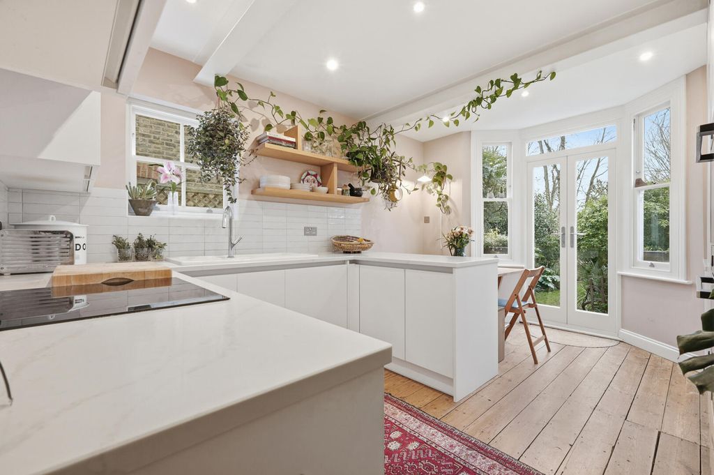 Property photo 2 of 34