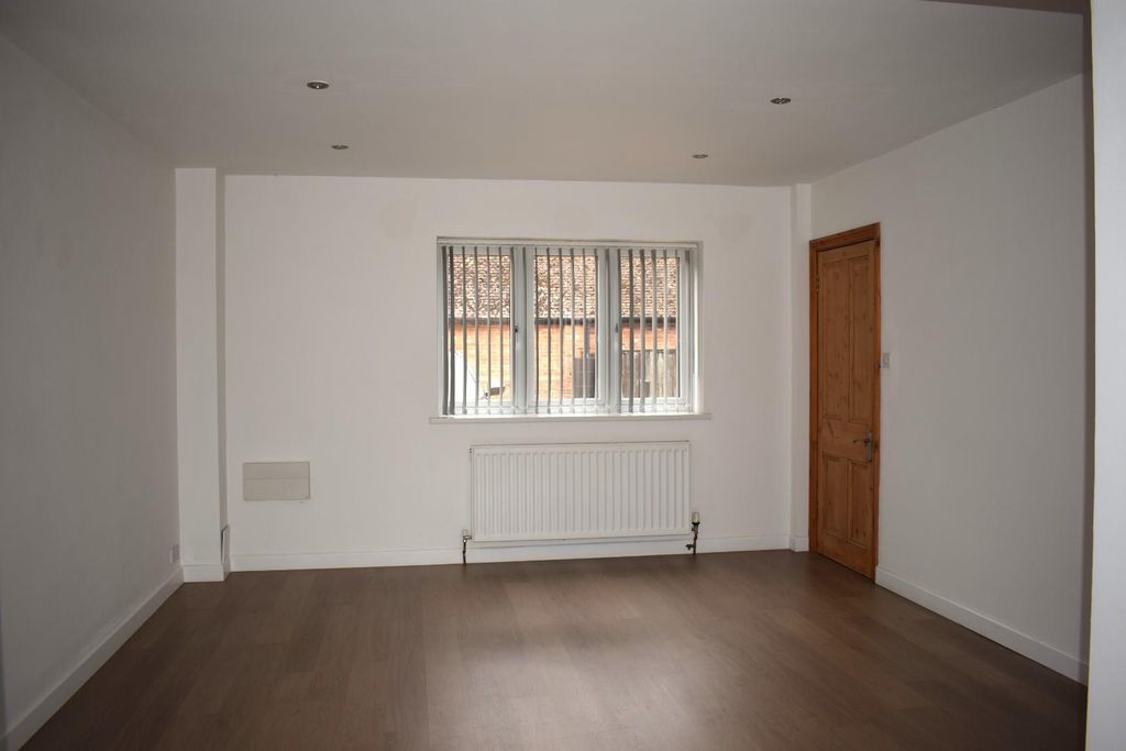 Property photo 3 of 13 Lounge.Jpg
