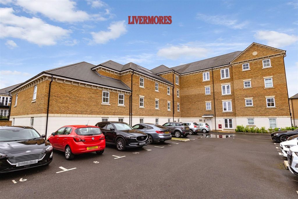 Property photo 1 of 14 External