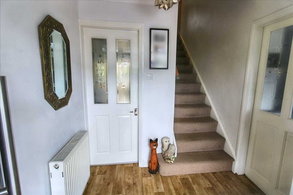 Property photo 2 of 27 Entrance Hall