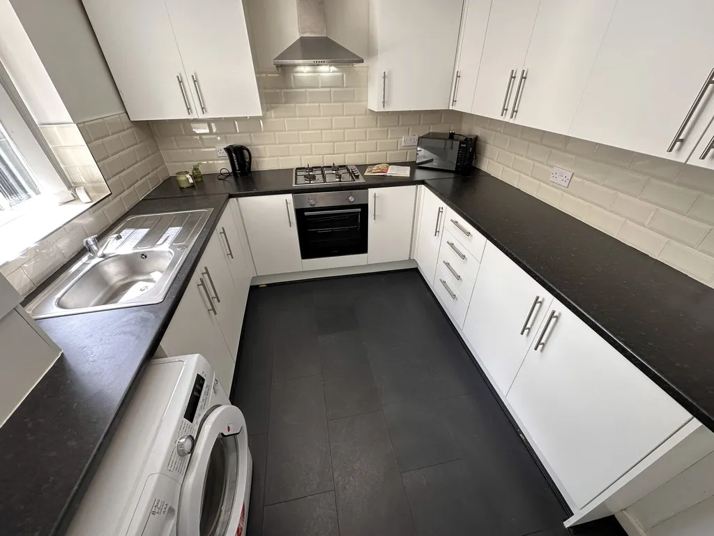 Apartment in Liverpool, Kensington Fields, Kensington - More