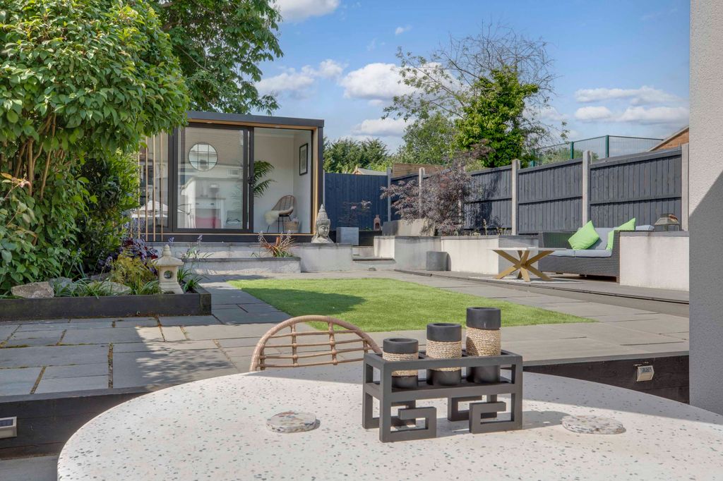 Property photo 3 of 25 19 Trinity Avenue, Sl7 3Al (Low Res)-21