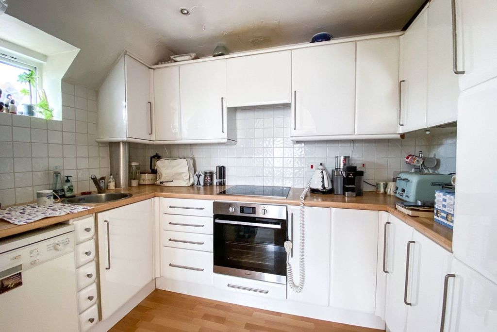 Property photo 3 of 14 Kitchen