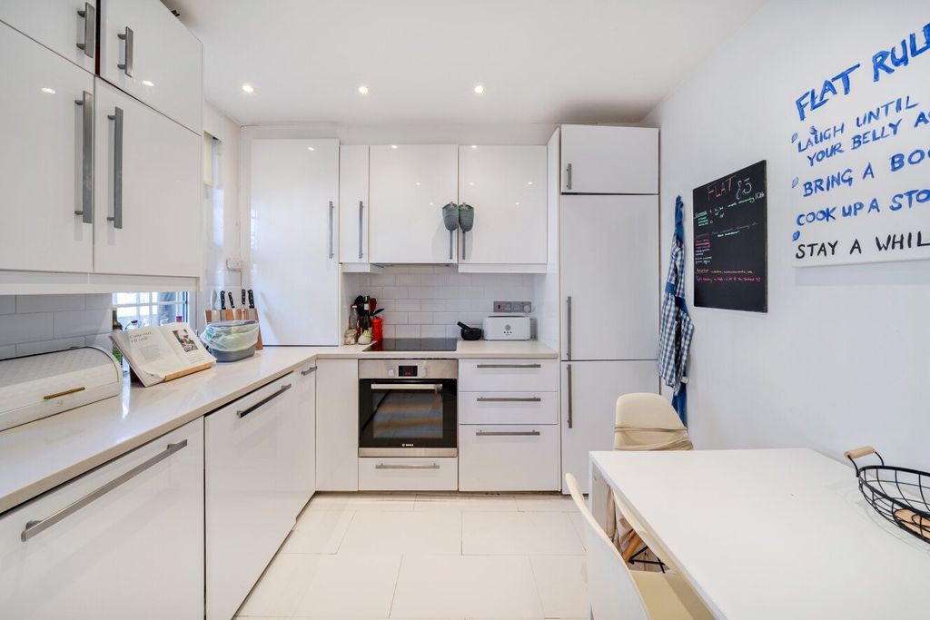 Property photo 2 of 9 Picture No. 11