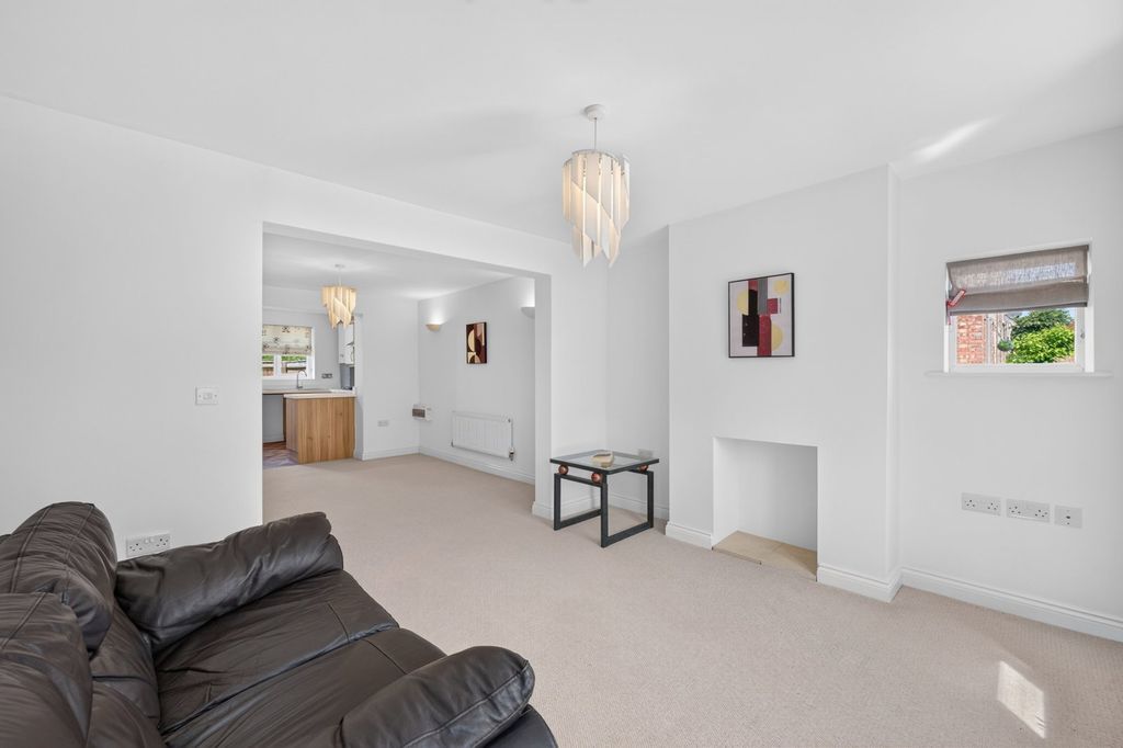 Property photo 2 of 30