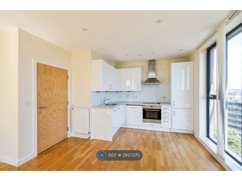 Property photo 1 of 16 Kitchen/Living Room