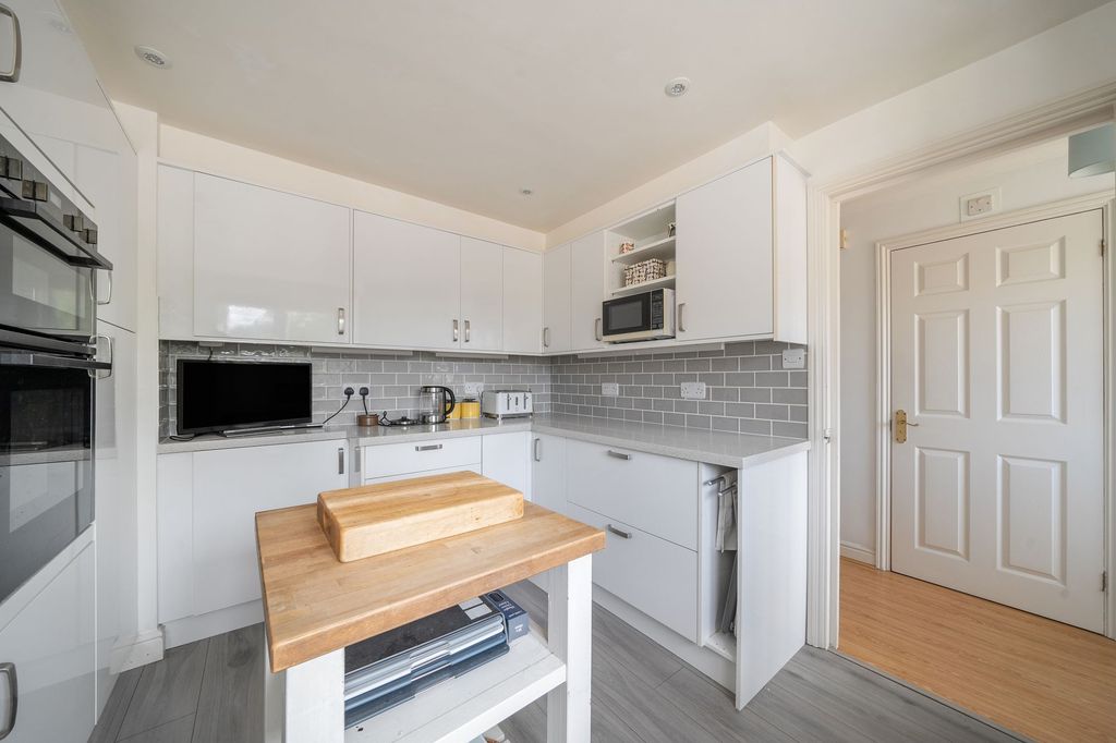 Property photo 3 of 20 Kitchen