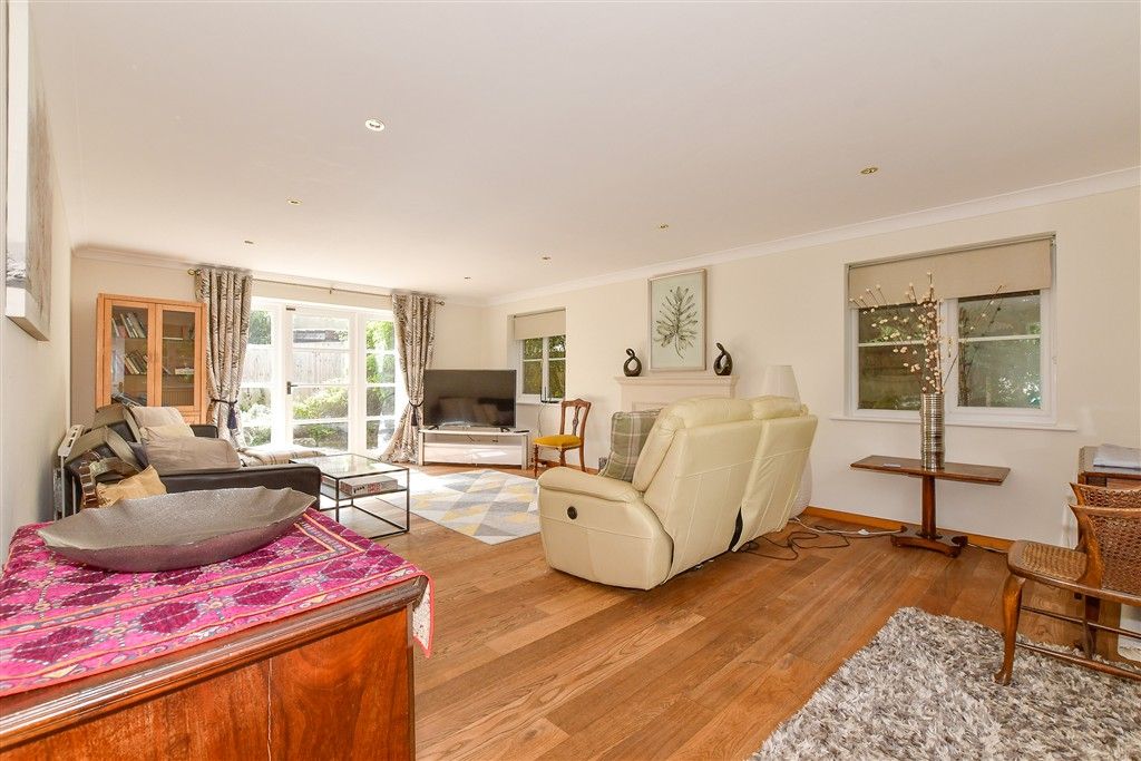 Property photo 3 of 15 Lounge