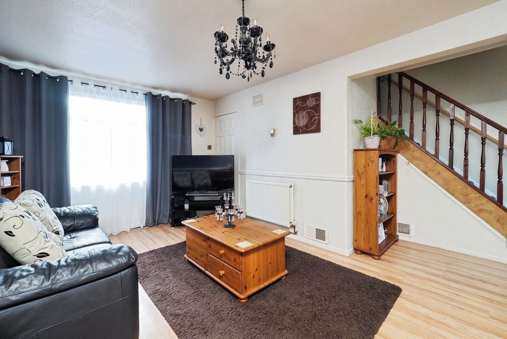 Property photo 3 of 17 Lounge