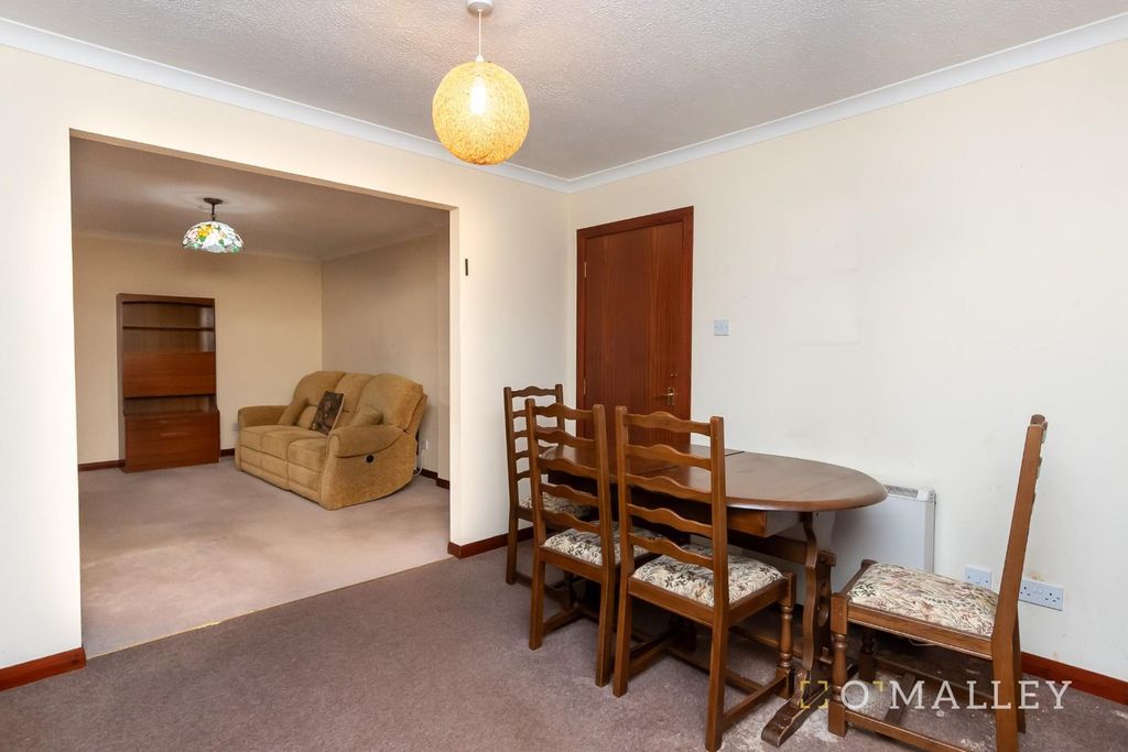 Property photo 3 of 14 Dining Room