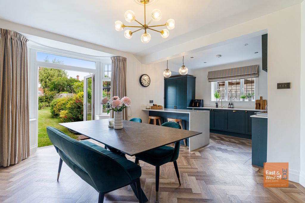 Property photo 3 of 20 A21 - 8 Headon Gardens - 260616